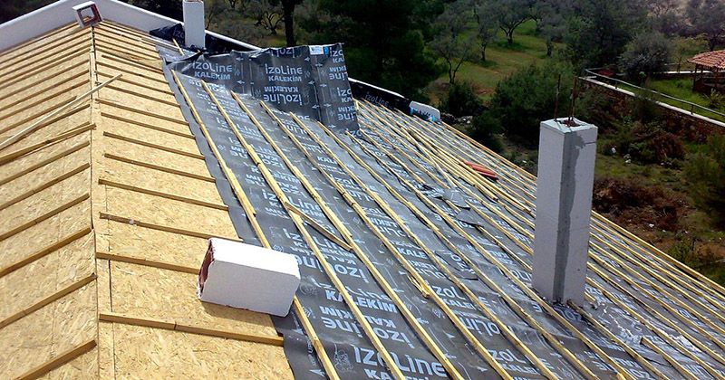 Üçyol EPDM Kauçuk Çatı – OSB üzerine serilmiş nefes alan su yalıtım örtüsü ve çıtalama Üçyol EPDM Kauçuk Çatı – OSB üzerine serilmiş nefes alan su yalıtım örtüsü ve çıtalama
